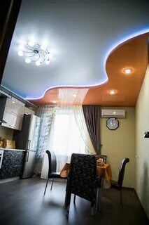 Двухуровневые натяжные на кухне
