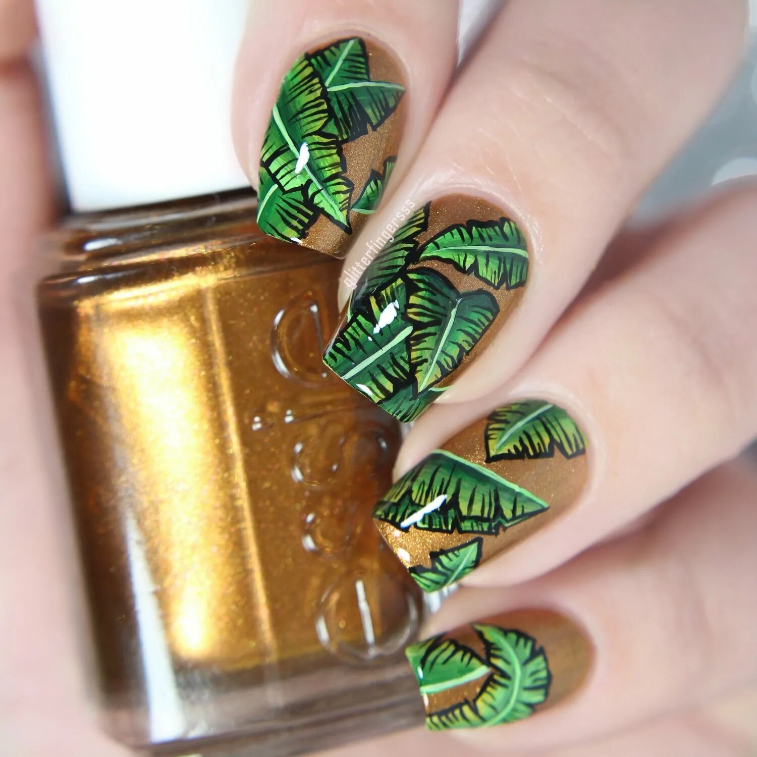 Ногти листочки. Маникюр с листьями. Маникюр с листьями. Маникюр с тропическими листьями. Листочки на ногтях.