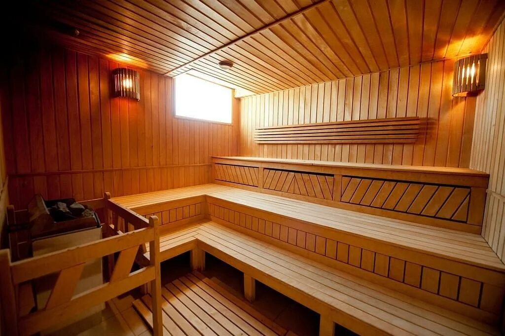 Чугун баня омск. Экскурсия в баню. Отель art hall брянск. Чугун холл омск банный комплекс. Арт холл брянск сауна.