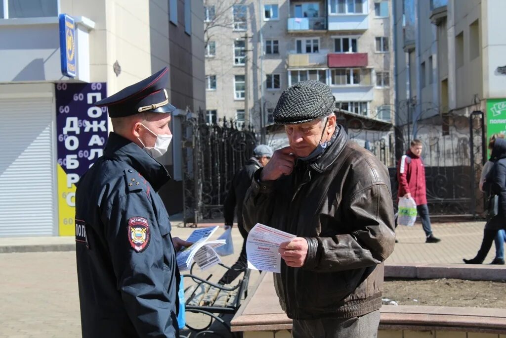 Ул чехова полиция. Полиция Еврейская автономная область. Полиция Чехов. Полицейский среди населения. Чехов полиция участковые.