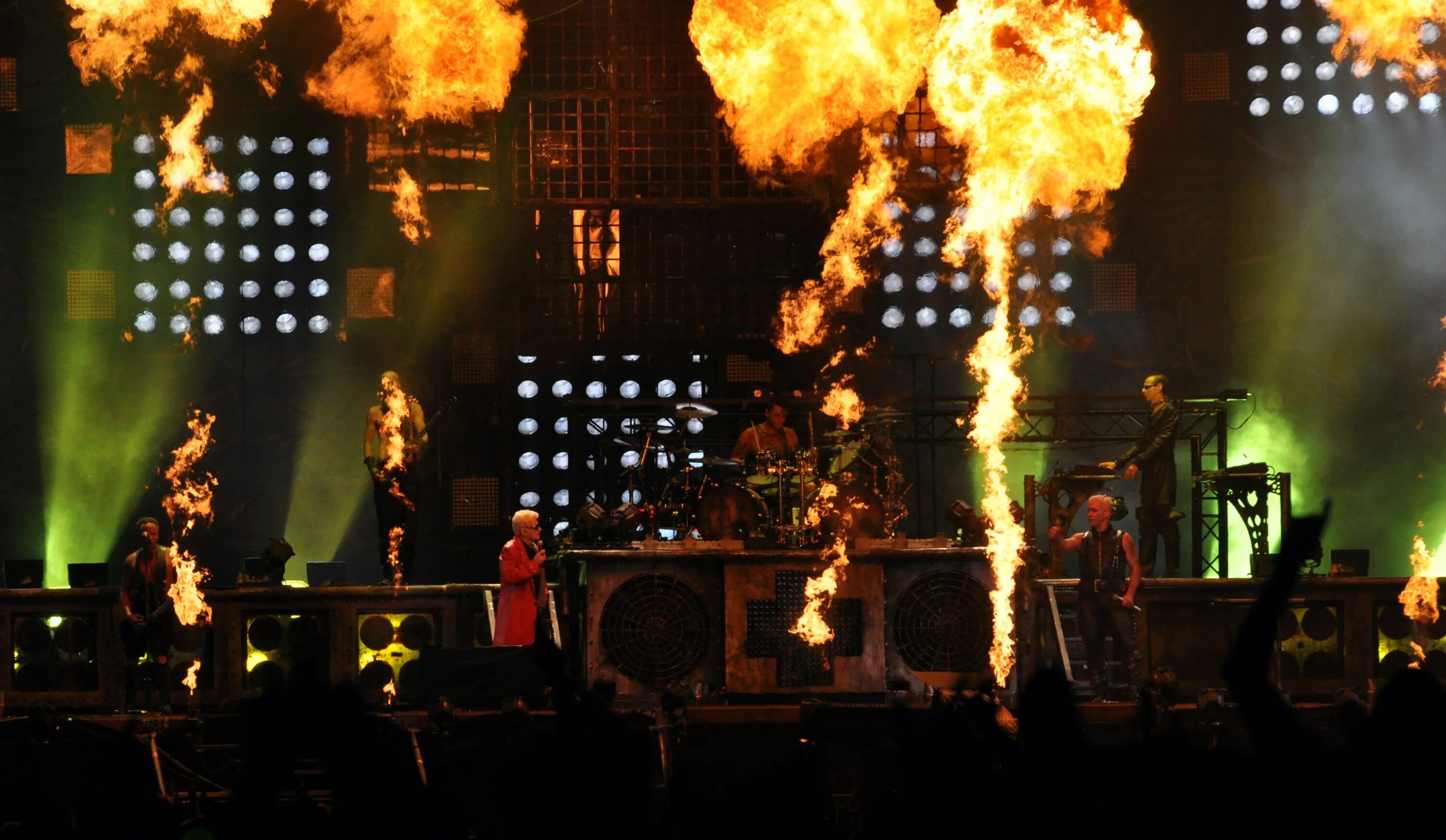 Концерт рамштайн в дублине. Концерт рамштайн в дублине. Rammstein 2022 концерт. Первый концерт рамштайн в москве. Rammstein концерт.