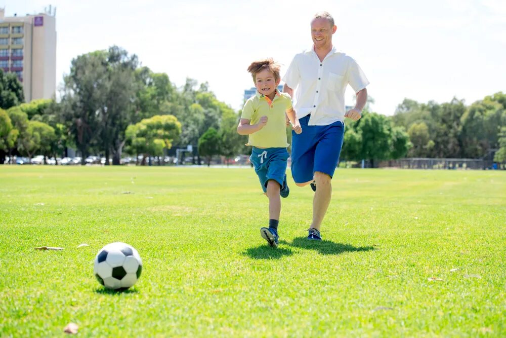 The boys run in the garden. Брат и сестра стоковые. Лето огород. Двигательная активность детей. Happy kids in kids garden.