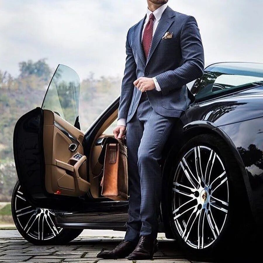 Бизнесмен. Астон мартин luxury with man. Успешный мужчина. Роскошный довольный. Роскошный довольный.