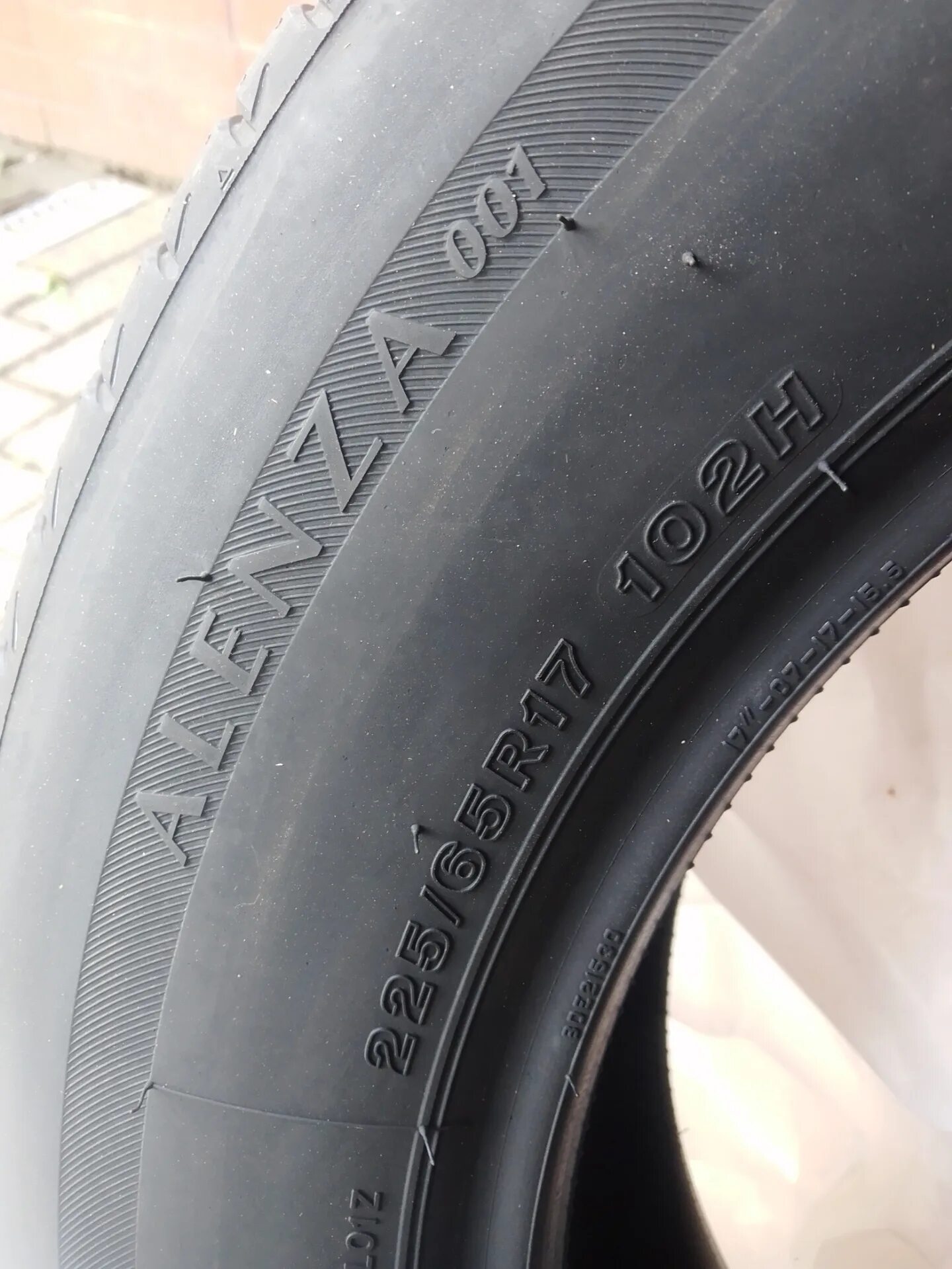 Bridgestone alenza sport. Бриджстоун Аленза 001. Шины Bridgestone Alenza 001. Бриджстоун Аленза 001 235/60/16. Bridgestone Alenza Sport 175/70.