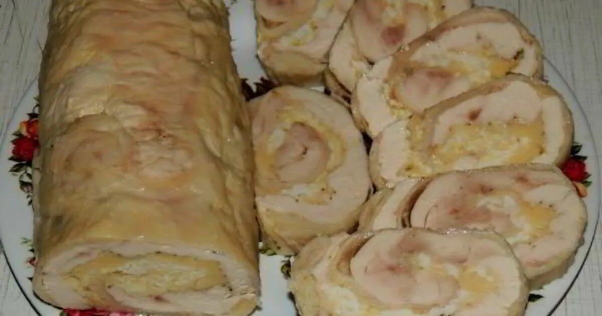 Куриный рулет с черносливом в духовке. Руляда куриная. Рулеты из куриного филе с сыром. Куриный рулет с грибами и сыром. Рулет.