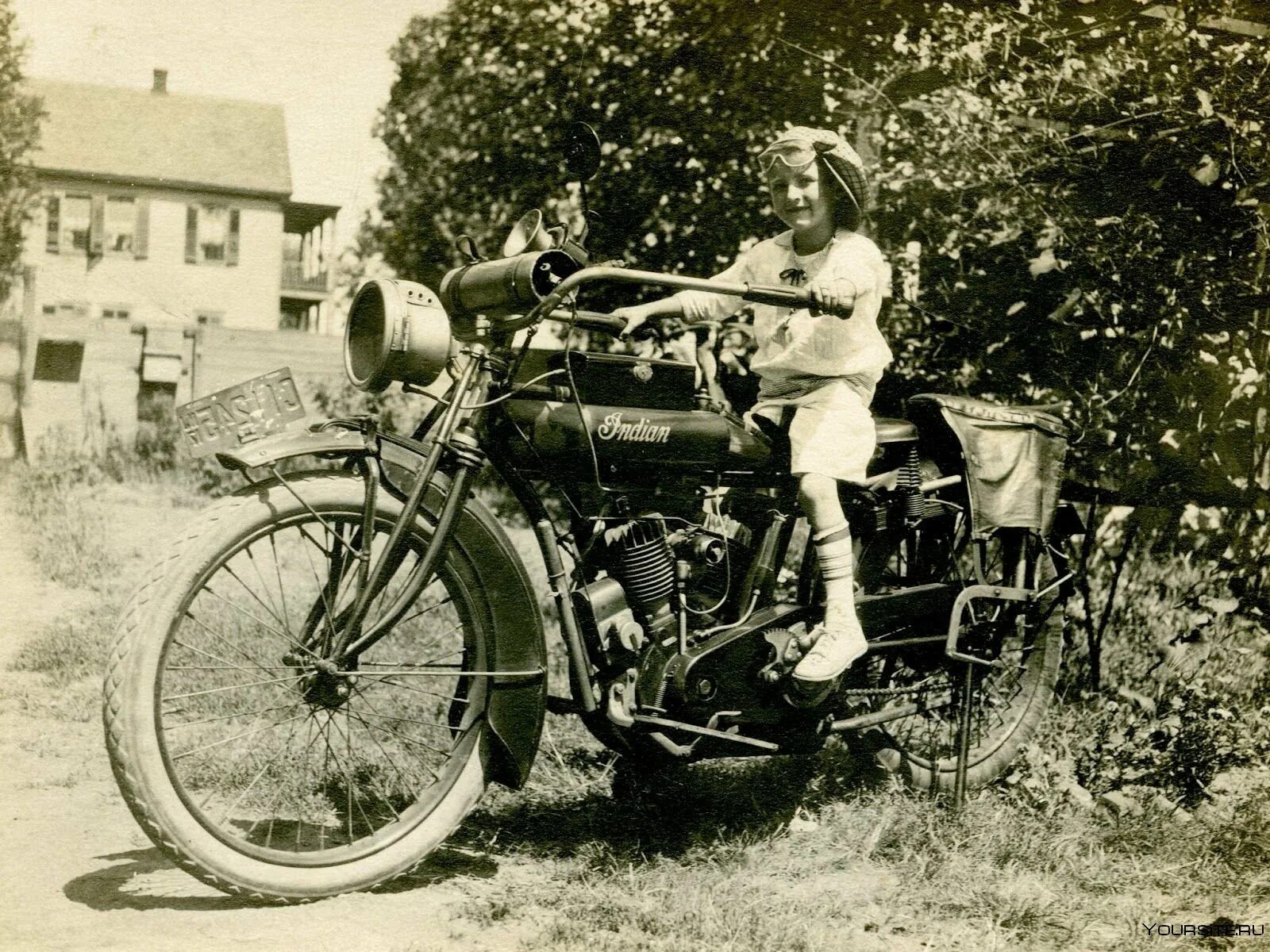 Шб мото старый. Индиан мото 1917. Л-300 красный октябрь. Старинные мотоциклы. Мопед старый.