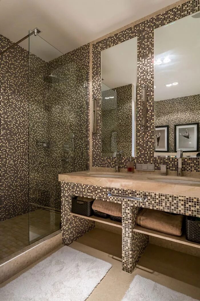 Ванна мозаикой фото. Ванная с мозаикой. Ванная с мозаичной плиткой. Мозаика в интерьере ванной комнаты. Ванная отделанная мозаикой.