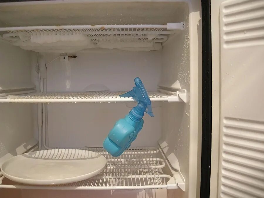 Холодильник Индезит ноу Фрост морозилка. Холодильник Атлант 4721-101 размораживаем морозильное отделение. Разморозка холодильника. Разморозить холодильник. Нужно размораживать холодильник no frost