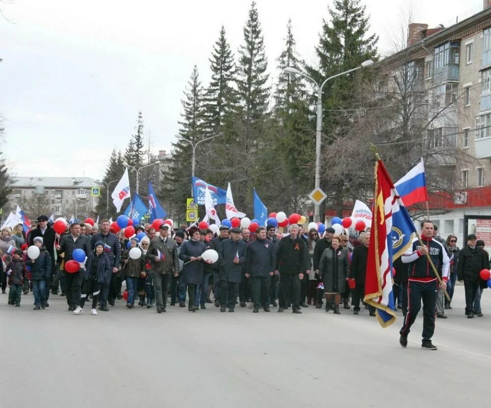 Виртуальный каменск уральский новости. Виртуальный Каменск. Митинг Каменск Уральский. Фото Бессмертный полк Каменск Уральский. Каменск-Уральский сейчас.