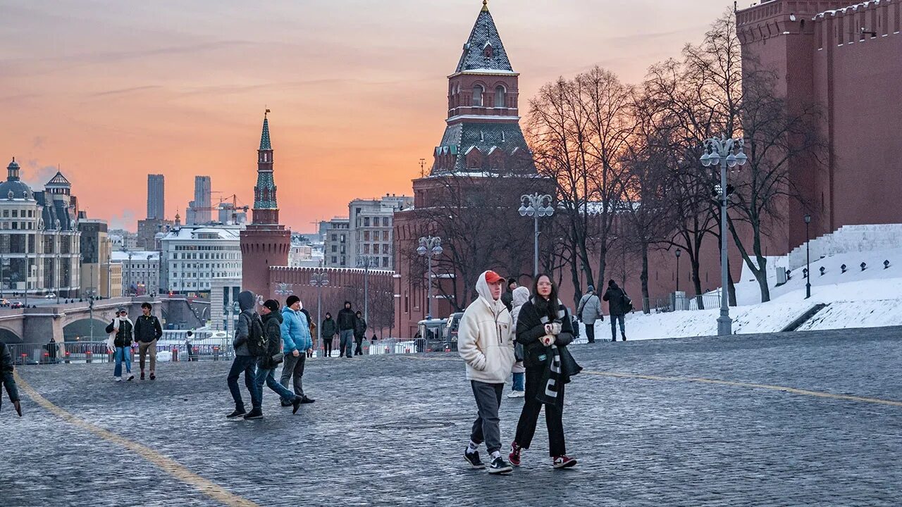 Потепление в москве в декабре. Москва 2023. Москва красная площадь 2023. Манежная площадь Москва сейчас. Москва в декабре.