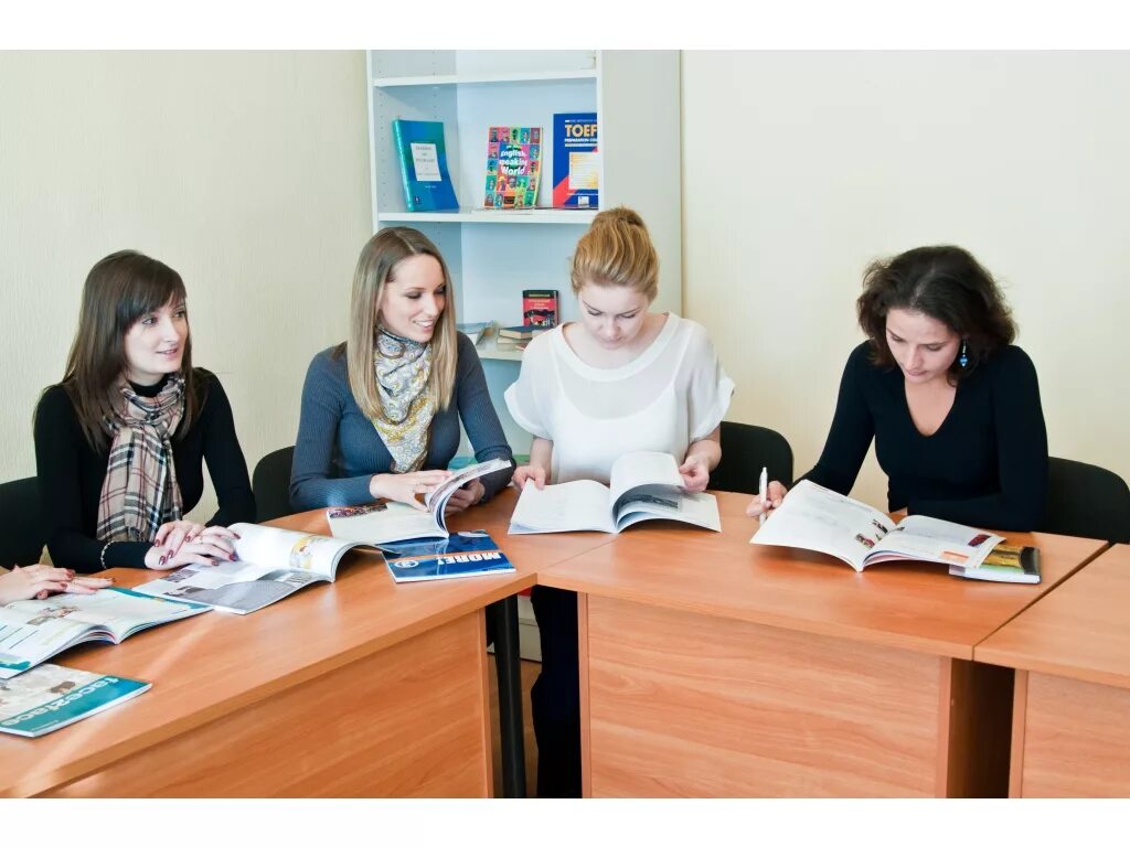 Немецкая языковая школа. Преподавание иностранного языка. Бенедикт школа иностранных языков новосибирск. Центр изучение английского языка питер. Языковая школа немецкого языка.