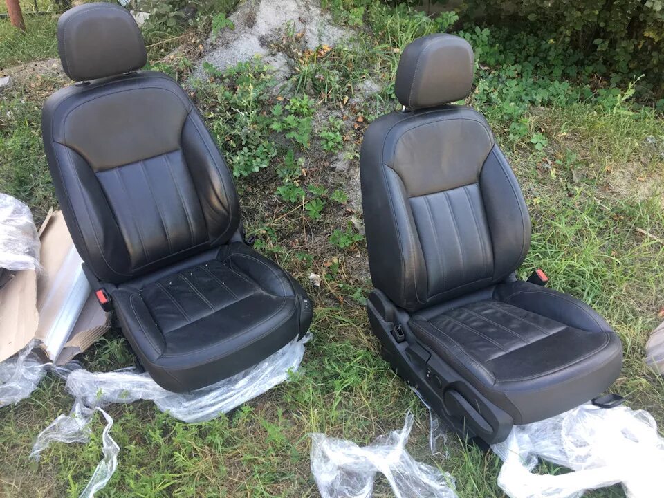 Пластиковая боковина сиденья опель инсигния 2013 года. Сиденья инсигния opc. Кожаные чехлы опель инсигния. Recaro astra opc. Сиденья opel insignia.