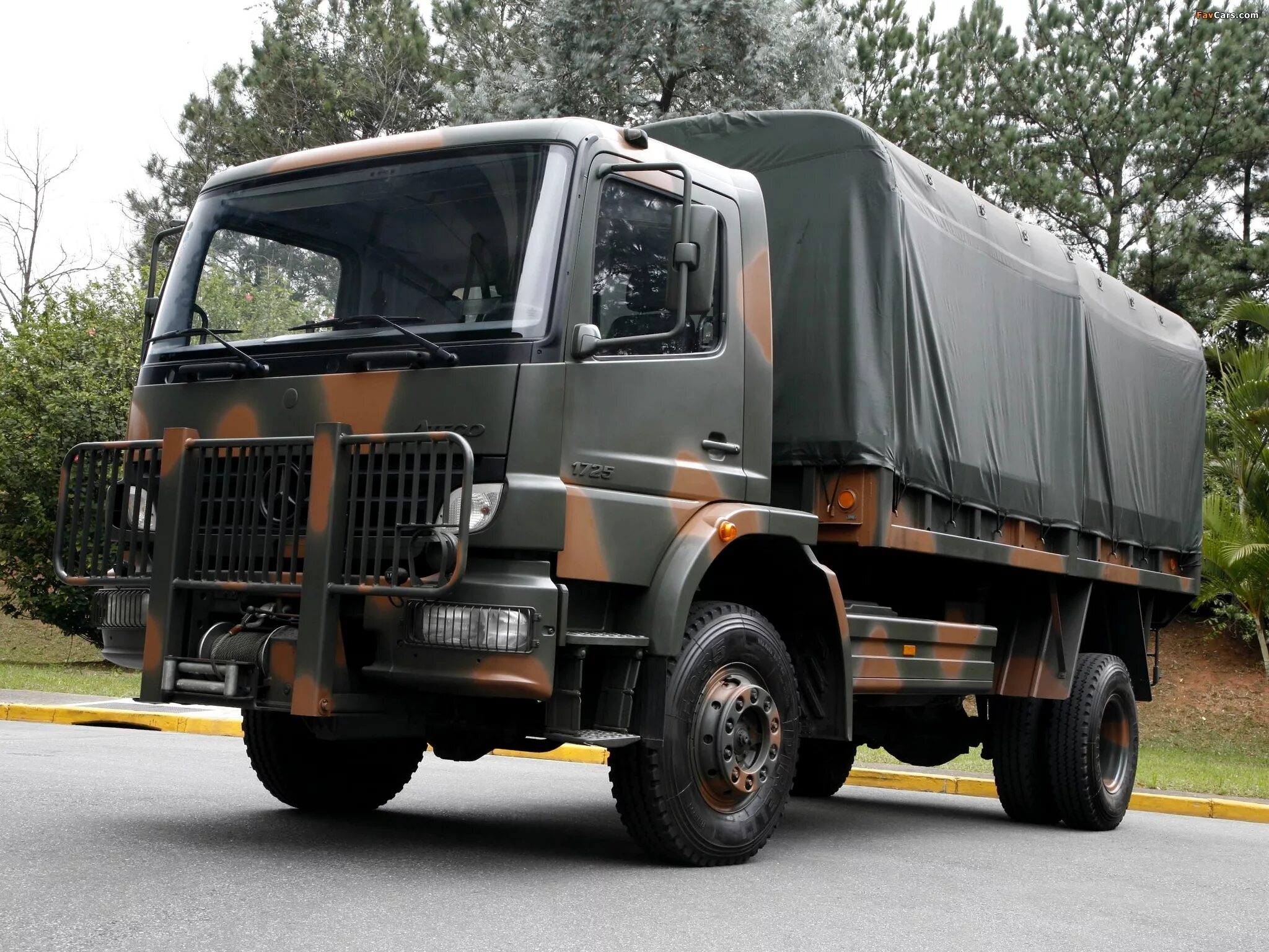 Малые грузовики. Мерседес грузовой 4 на 4. Mercedes-Benz Atego 4x4. Mercedes Atego 4x4. Mercedes Benz Military Truck.