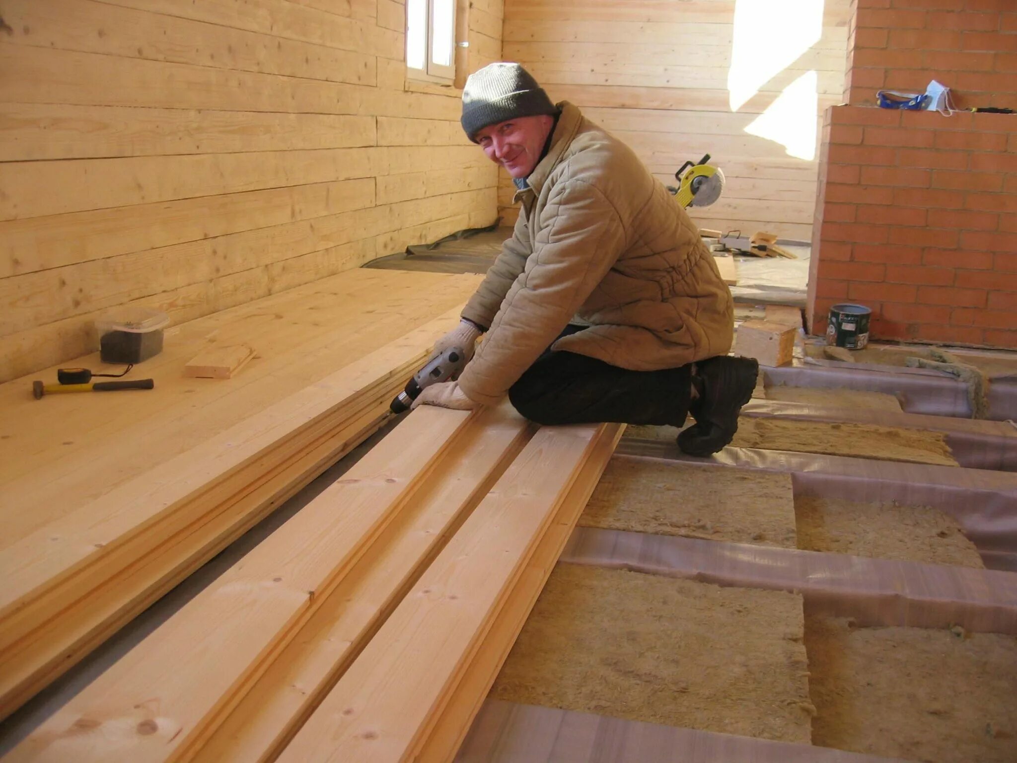 Утепление досками. Утепление досками. Лаги в деревянном доме. Роквул для пола по деревянным лагам. Утеплить пол в деревянном доме.