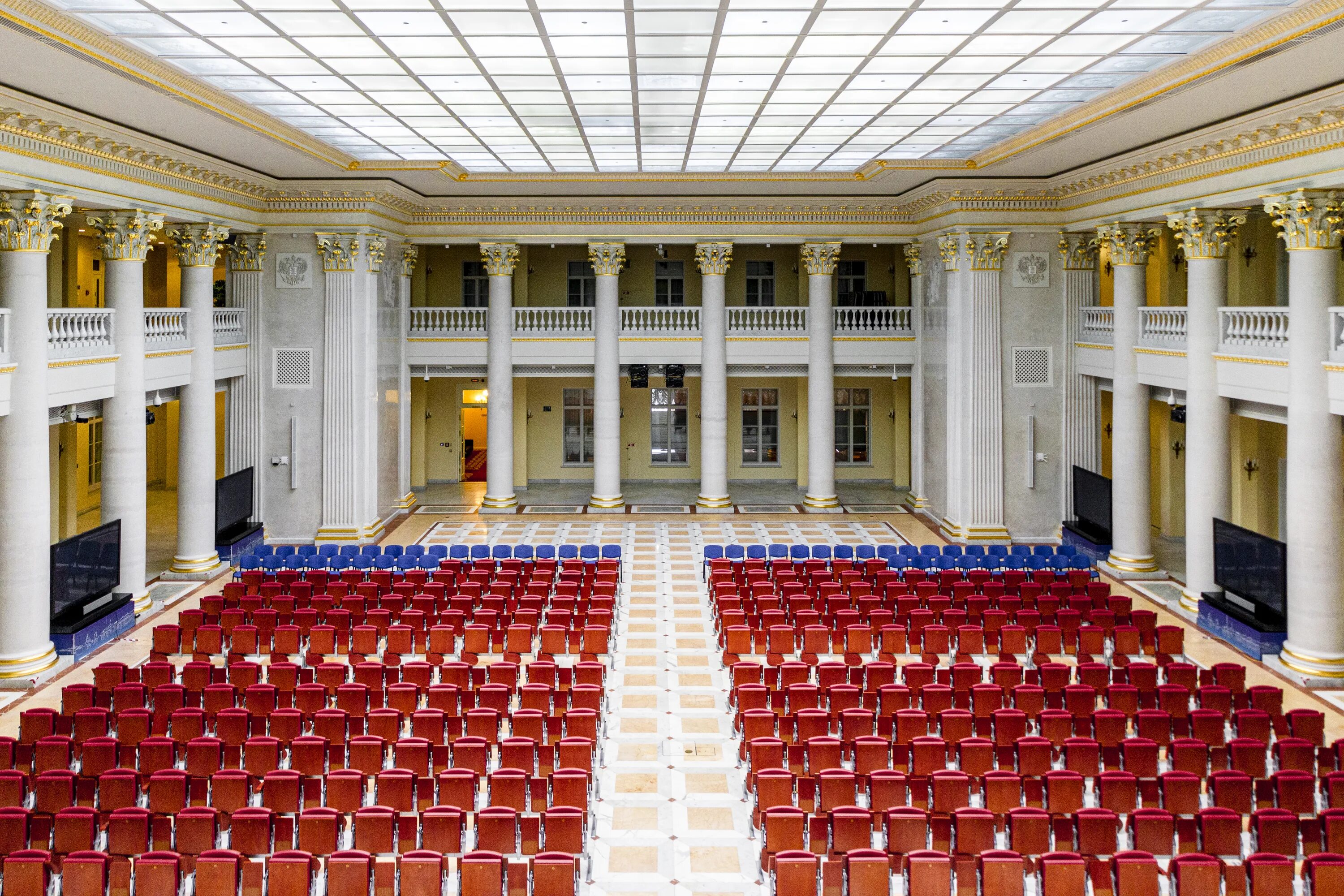 Большой зал библиотеки. Библиотека Ельцина колонный зал. Дворец парламента Бухарест. Конференц зал РГБ. Конференц-зал президентской библиотеки.