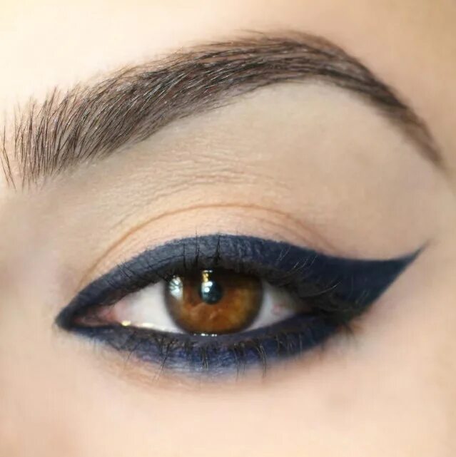 Black eyeliner. Стрелки на глазах. Стрелки карандашом. Красивая подводка глаз. Красивые стрелки на глазах.