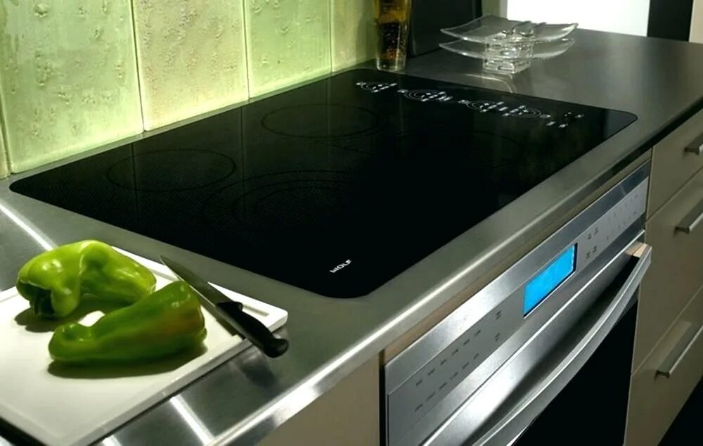 Плита на кухне. Варочная панель в столешнице. Avex erbm 604 w варочная панель. Плита домино электрическая стеклокерамика встроенная. Электрическая плита gorenje ec 55 clb.