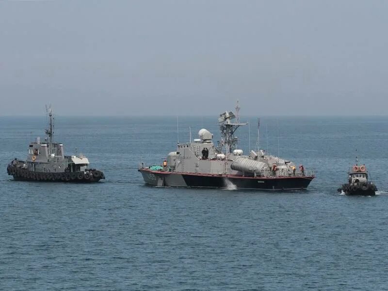 Керченский пролив военные. Военные корабли в Керченском проливе. Украинский корабль в Керченском проливе. Судно Керченский пролив. Инцидент в Керченском проливе.