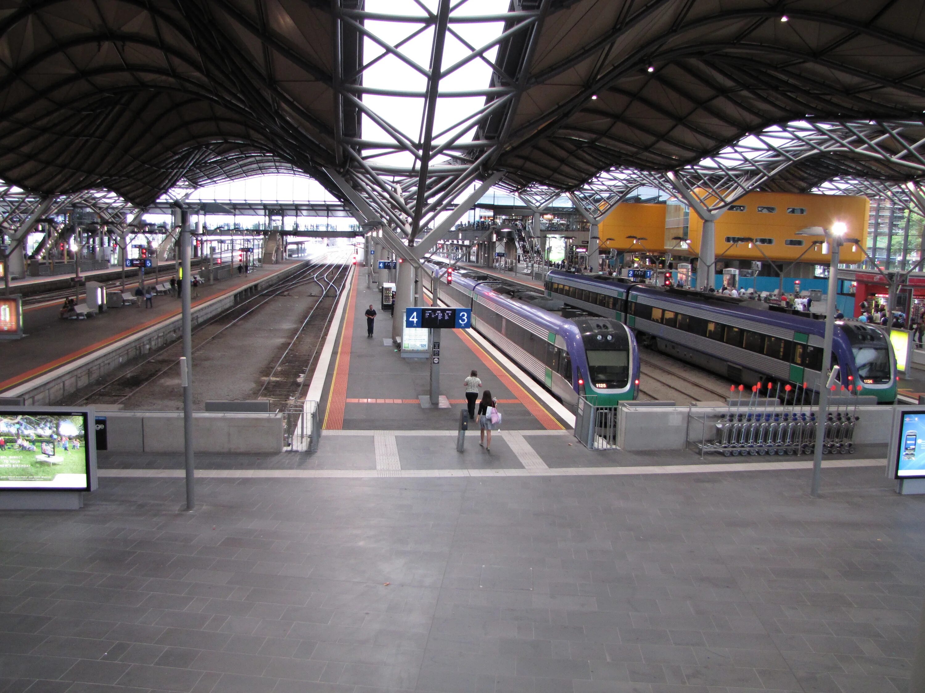 Станция Southern Cross Station. Melbourne Southern Cross Station. Ravenna Railway Station. Waycross станция. Ли вокзале
