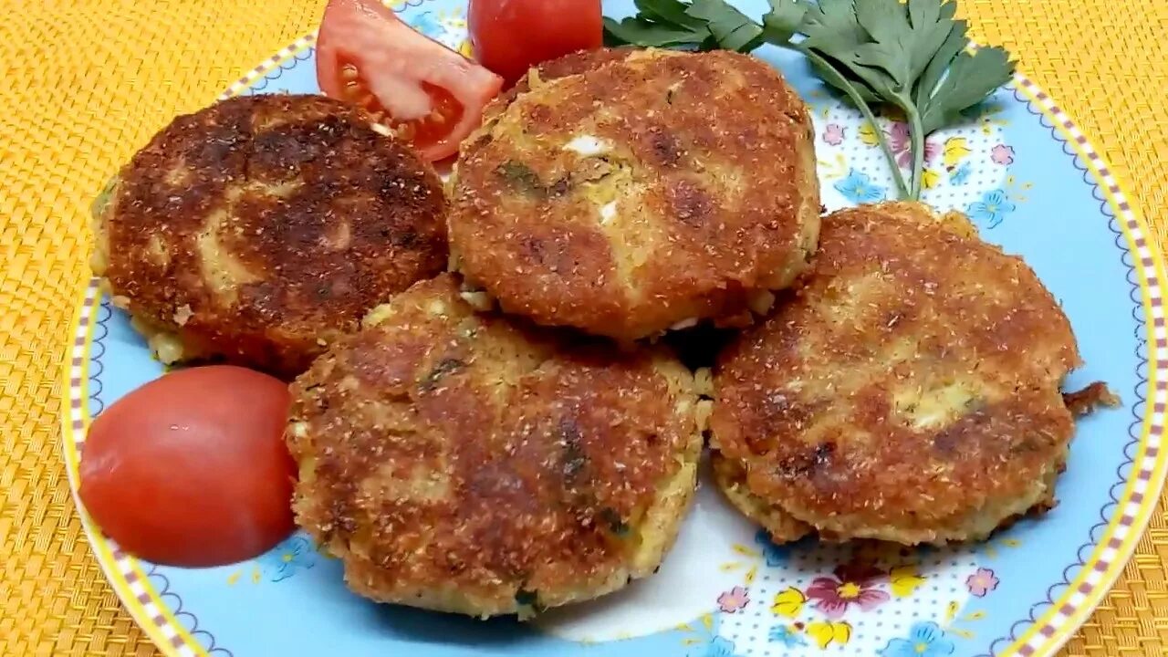 Вкусные котлеты без яиц. Котлеты без яиц рецепт. Котлеты без яиц можно сделать. Рыбные котлеты с гречкой. Котлета без фона.