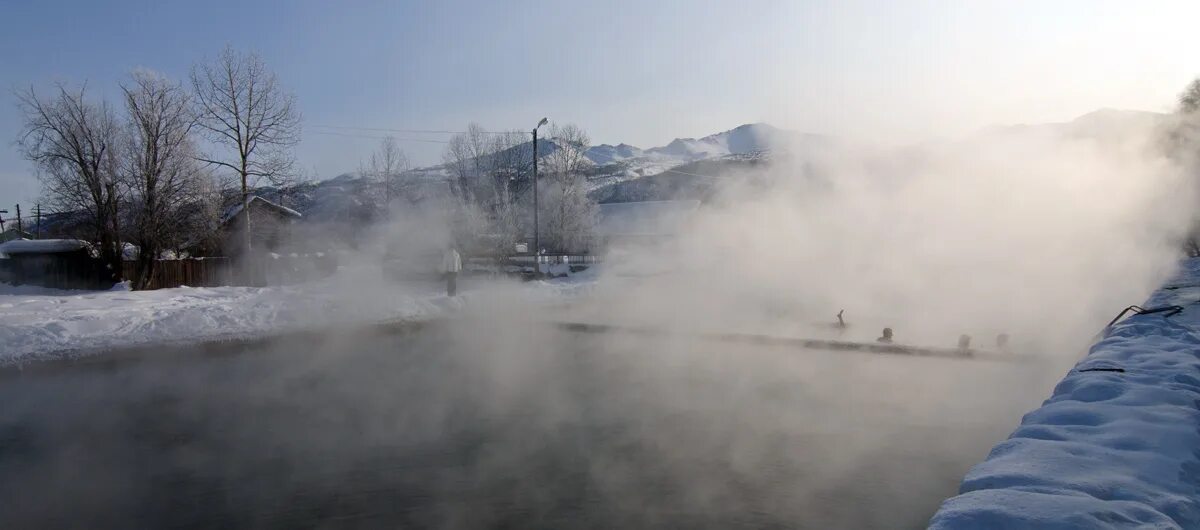 Российские пожарные фото. Горит вояж. Пожары. Дым пожар. Авария в тюмени сегодня возле вояж.