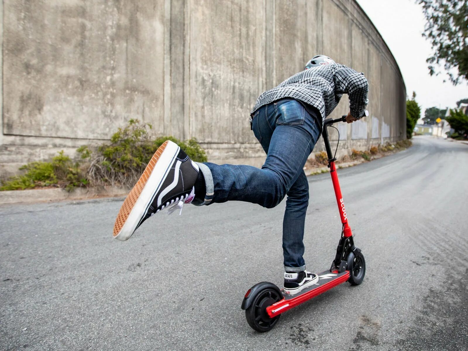 Почему самокат не доставляет. Электросамокат scoot. скут райдер. трюковый самокат феррари. самокат трюковый moon.