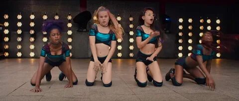 Amazon e Netflix vogliono davvero sdoganare la pedofilia? 