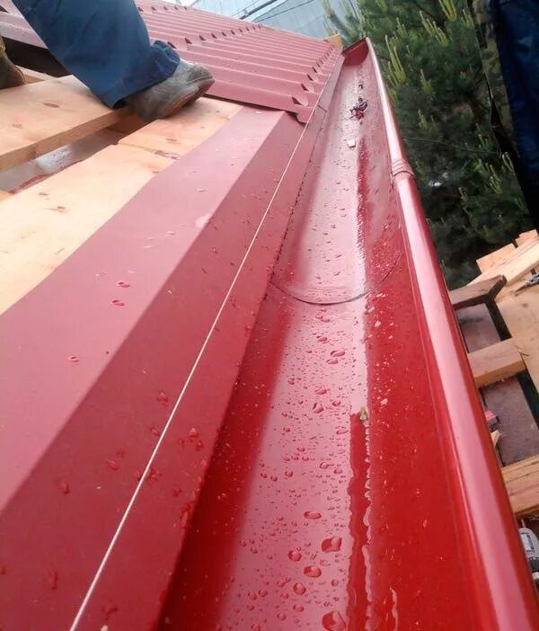 Торцевая планка для столешницы 38 черная. Герметизирующая и перфорированная лента для поликарбоната. Окантовочный профиль 16 мм гибкий. С торцов закрыто. Планка карнизная капельник 100х65.