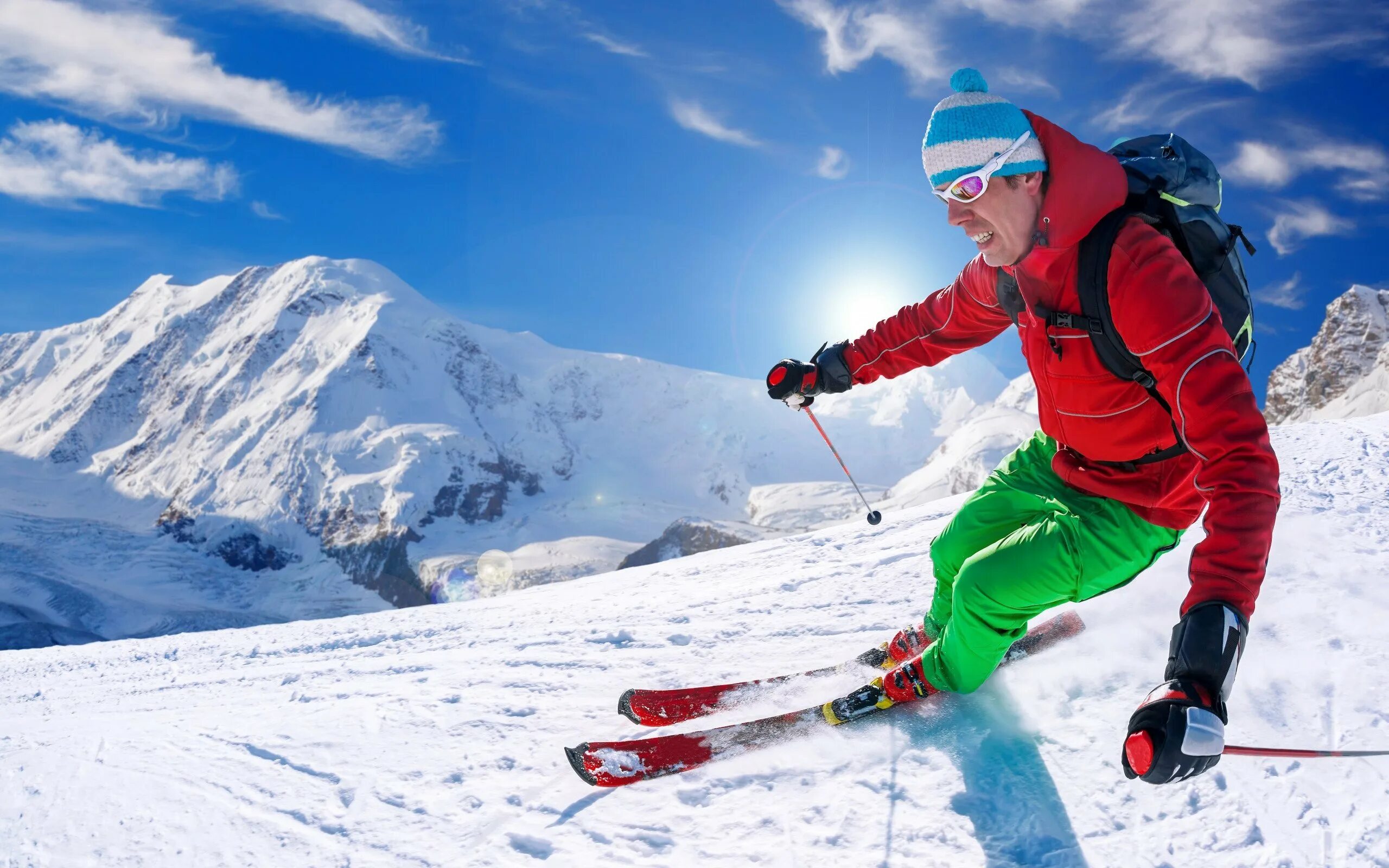 Горнолыжный спорт. Зимний спорт. Горные лыжи. Лыжник. Фото skiing