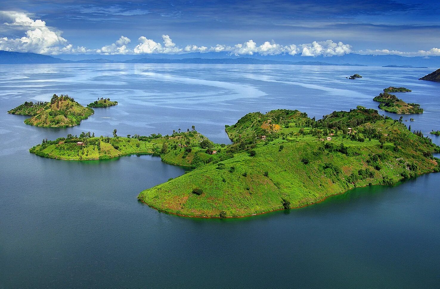 Острова юго восточной африки. Озеро Киву Руанда. Озеро Киву в Африке. Озеро Киву Конго. Озеро Киву (Руанда и Демократическая Республика Конго).