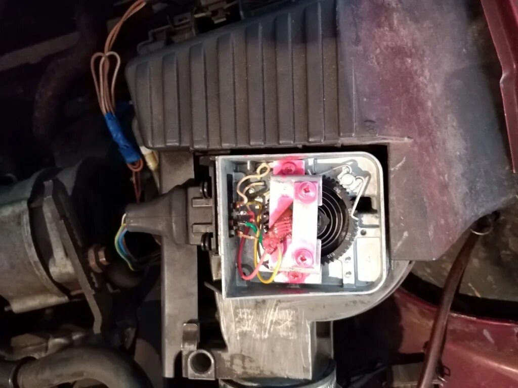 Пассат б3 при нажатии. 2 датчика пассат б3 2е. vw passat b3 2e вакуумная система. подогрев воздуха пассат б3 2е. фольксваген пассат б3 вакуумная система.