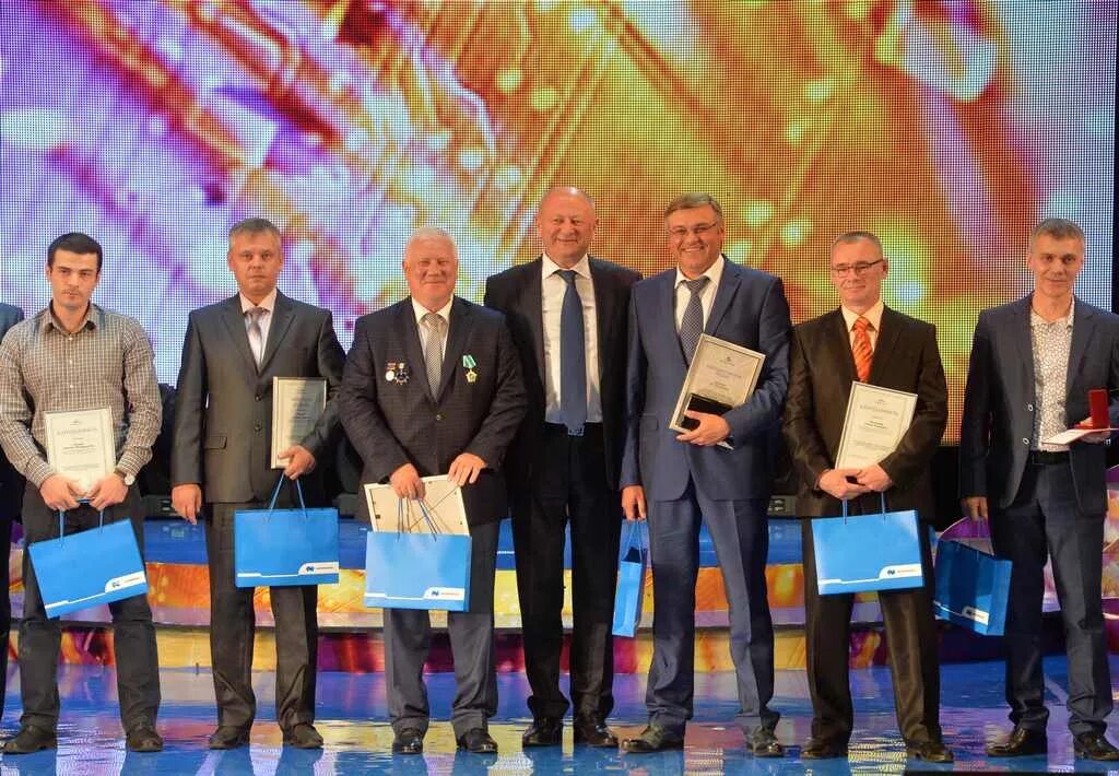 Норильский никель мончегорск. Медный завод норильский никель. Норникель норильск. Грк быстринское норникель. Корпоративный университет норильский.