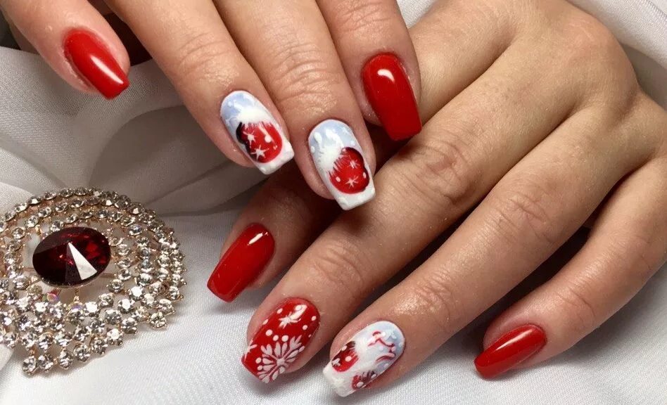 красивый красный маникюр. маникюр на новый год красный. красные ногти. красивый красный маникюр. красный миндальный маникюр.