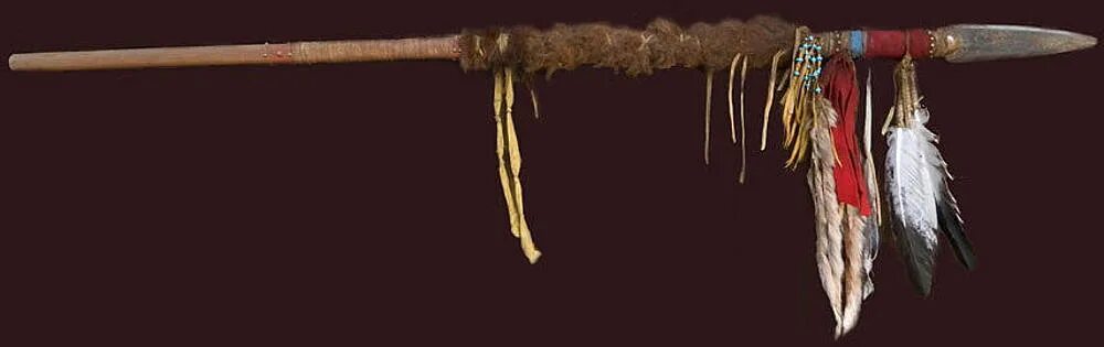 оружие индейцев копьё. наконечники копий индейцев. копье монголов. оружие индейцев. флаг лакота племени.