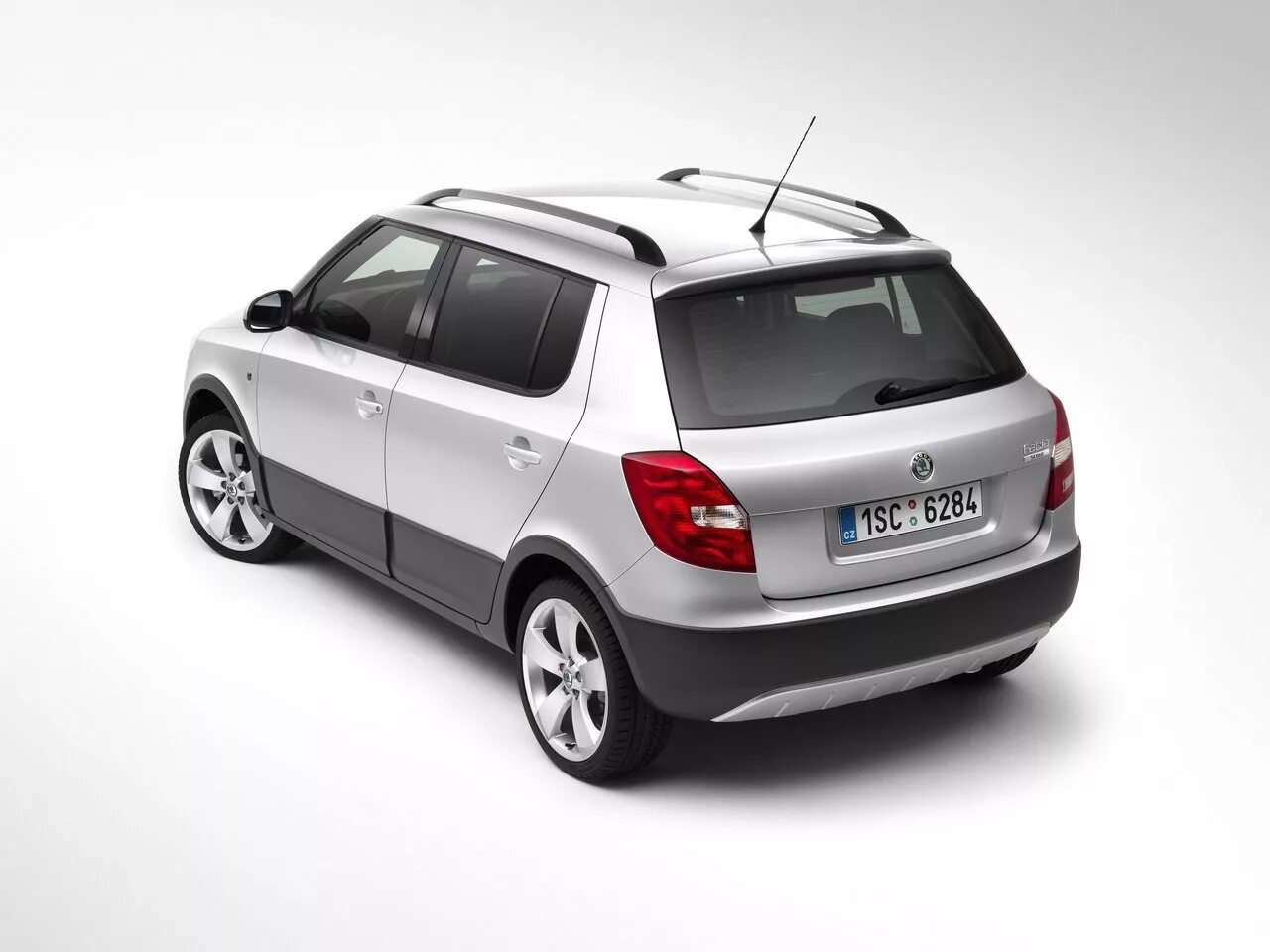 Фабия 2 хэтчбек. Skoda Fabia Scout 2010. Шкода Фабия 2 Скаут. Шкода Фабия 2010 хэтчбек. Skoda Fabia 2 хэтчбек.