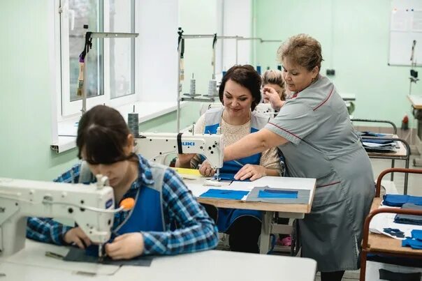 требуются опытные швеи. требуется швея объявление. требуются швеи реклама. требуется швея объявление. требуются швеи в цех.