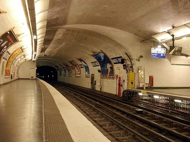 Старый метрополитен. Фампей метро. Поезд метро. Фампей метро. Вагон метро.