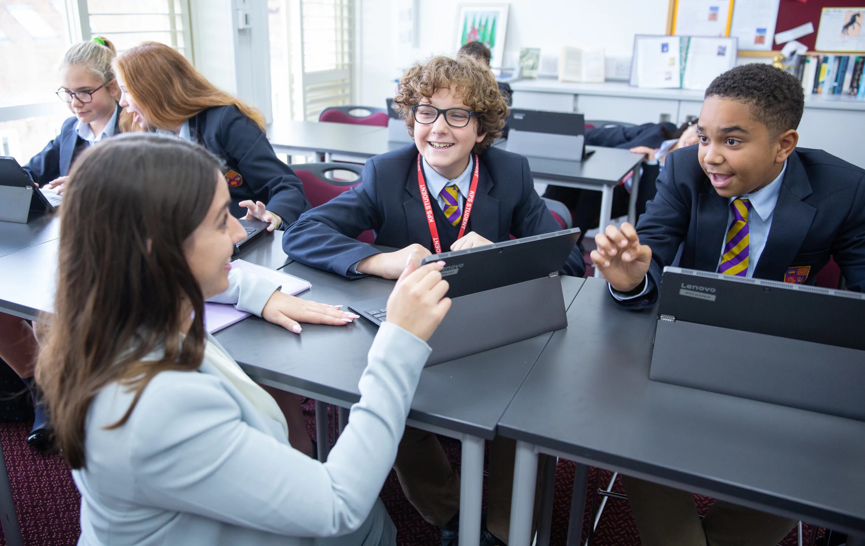 Школа английского спортивная. Kensington Park School. Kensington Park School школа Kensington Park School факты. Школа английского вход. Kensington uniform Park School.