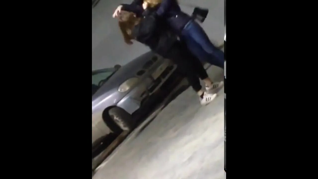 Драка девушек автобусе. Драка девушек автобусе