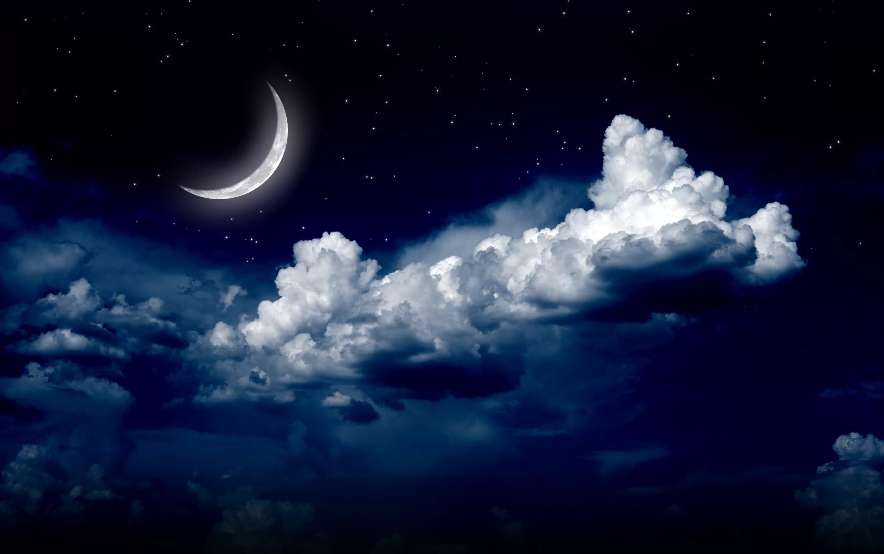 Лунное небо. Небо ночью. Луна на небе. Красивая ночь.