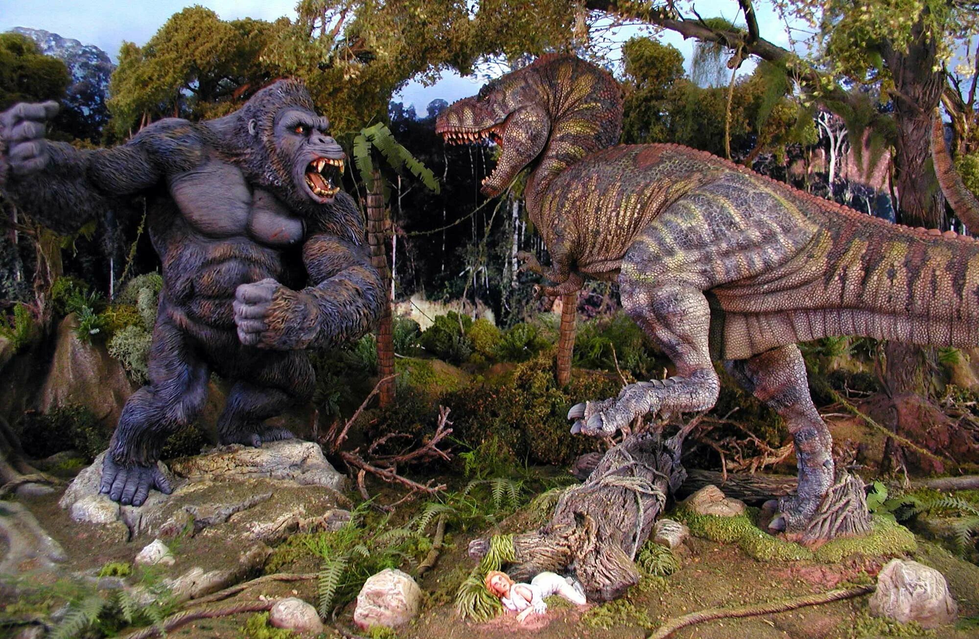 Конг против динозавров. Тираннозавр Кинг Конг 2005. Тираннозавр рекс Кинг Конг. Кинг Конг против тиранозавра. Тираннозавр против Кинг Конга.