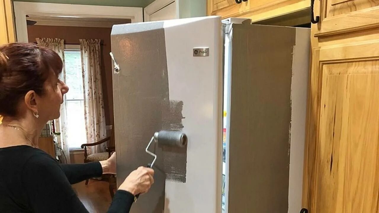 Покрасить холодильник в домашних условиях какой краской. Покраска холодильника. Покраска старого холодильника. Покрасить холодильник в домашних. Краска для холодильника.