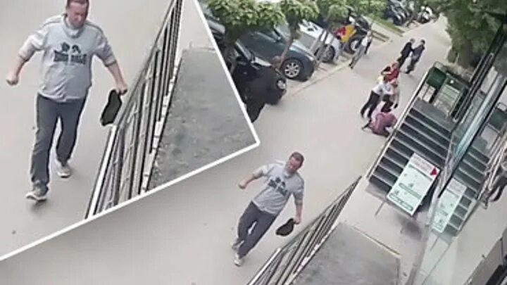 Ударил двух. На улице ударил мужчину и двух женщин. мужчина ударил двух женщин мирно проходивших по улице.