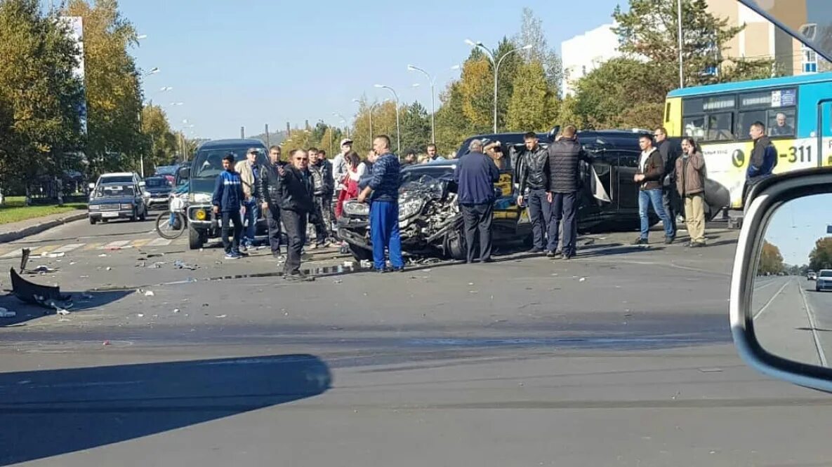 Происшествие на амуре сегодня комсити. Авария в комсомольске на амуре на комшоссе. Дтп незначительные повреждения. Авария в комсомольске на амуре. Авария в комсомольске на амуре.