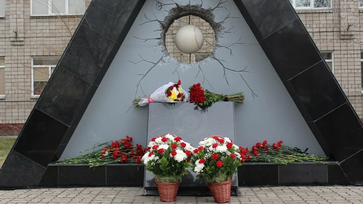 Память жертвам 26 апреля. Чернобыльская АЭС 26.04.2022. 26 Апреля 1986 года Чернобыльская АЭС. ЧАЭС авария 1986 Чернобыль 26 апреля. Чернобыль памятник ликвидаторам Железногорск.