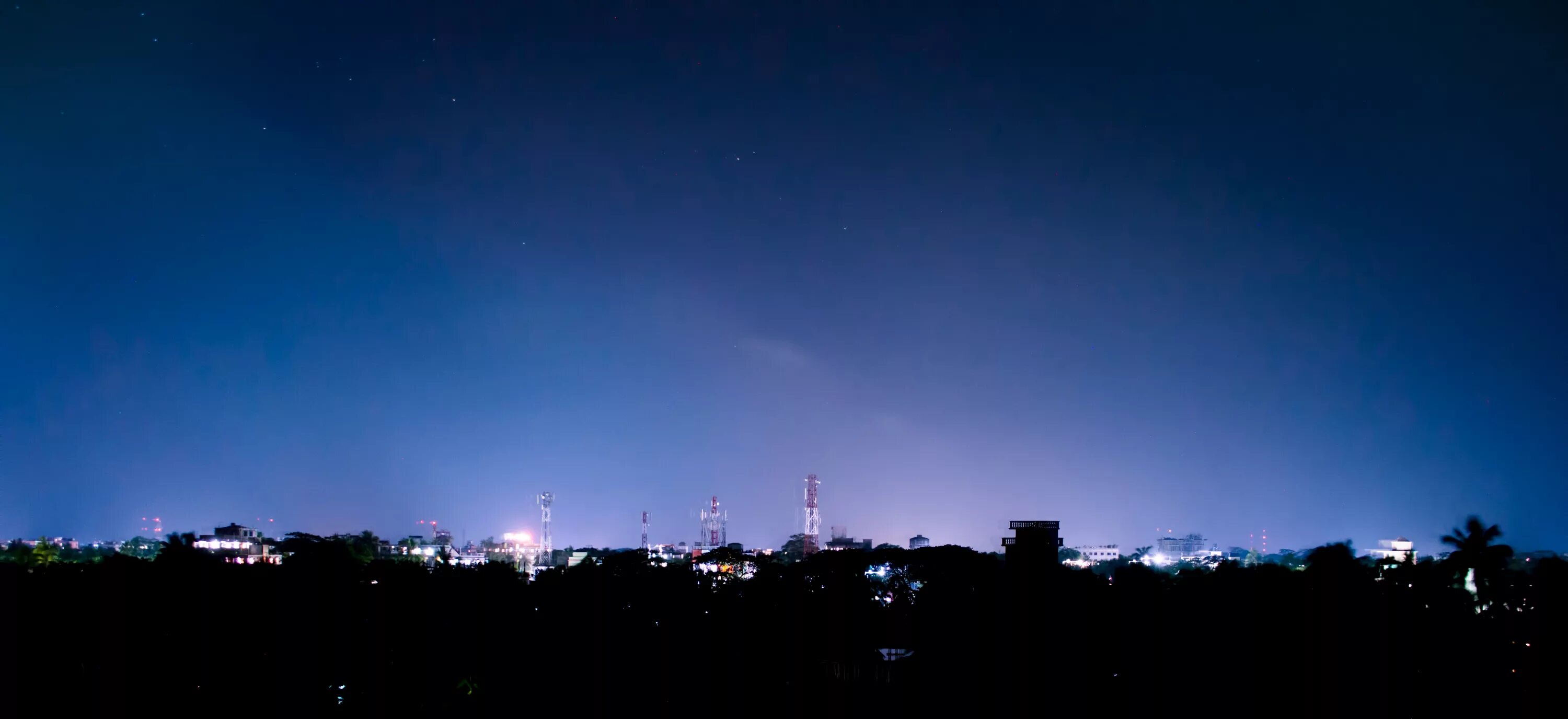 Город вдали сверкающий. Ночное небо в городе. Небо ночь HDRI. Звездное небо в городе панорама. Ночное небо HDRI.