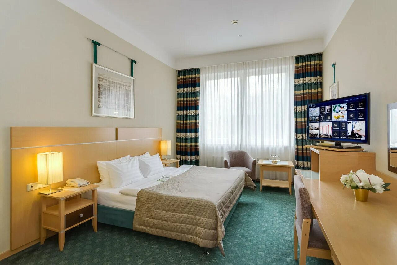 Гостиница номер стандарт. Номер стандарт твин в отеле. Park international hotel london. Гостиница бристоль спб. Атлас парк отель комфорт номер.
