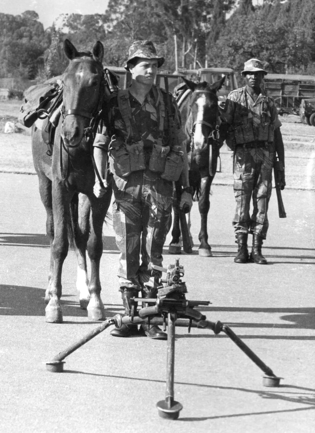 Mounted unit. Rhodesian Army. Rhodesian Armed Forces фото. BSAP support Unit. Rhodesian Armoured car.