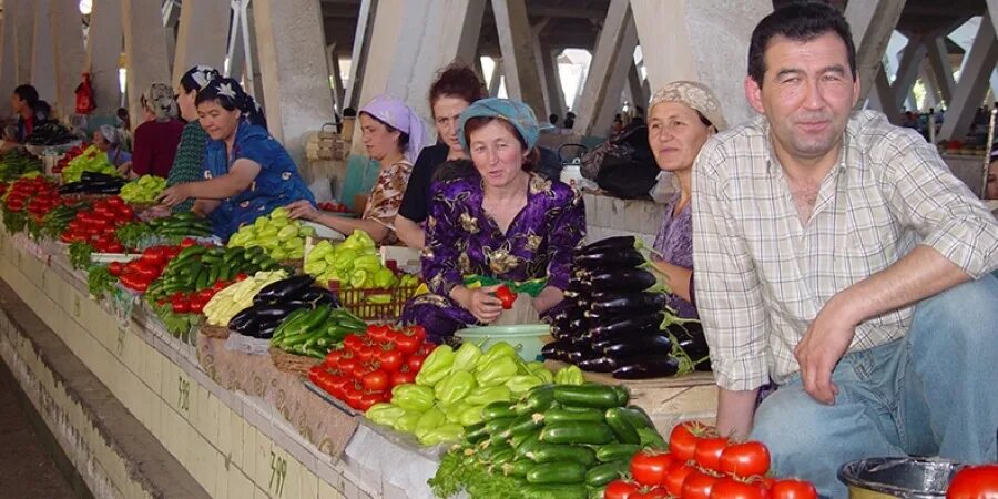 Узбекский ташкентский. Плодоовощная продукция Узбекистана. Узбеки на рынке овощи. Узбекские фрукты. Узбекский рынок.