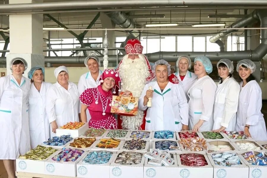Новогодний подарок вологодская кондитерская фабрика. Вологодская кондитерская фабрика вологодские сладости. Вологодская фабрика конфет. Кондитерская фабрика вологда директор. Сайт вологодской кондитерской фабрики.